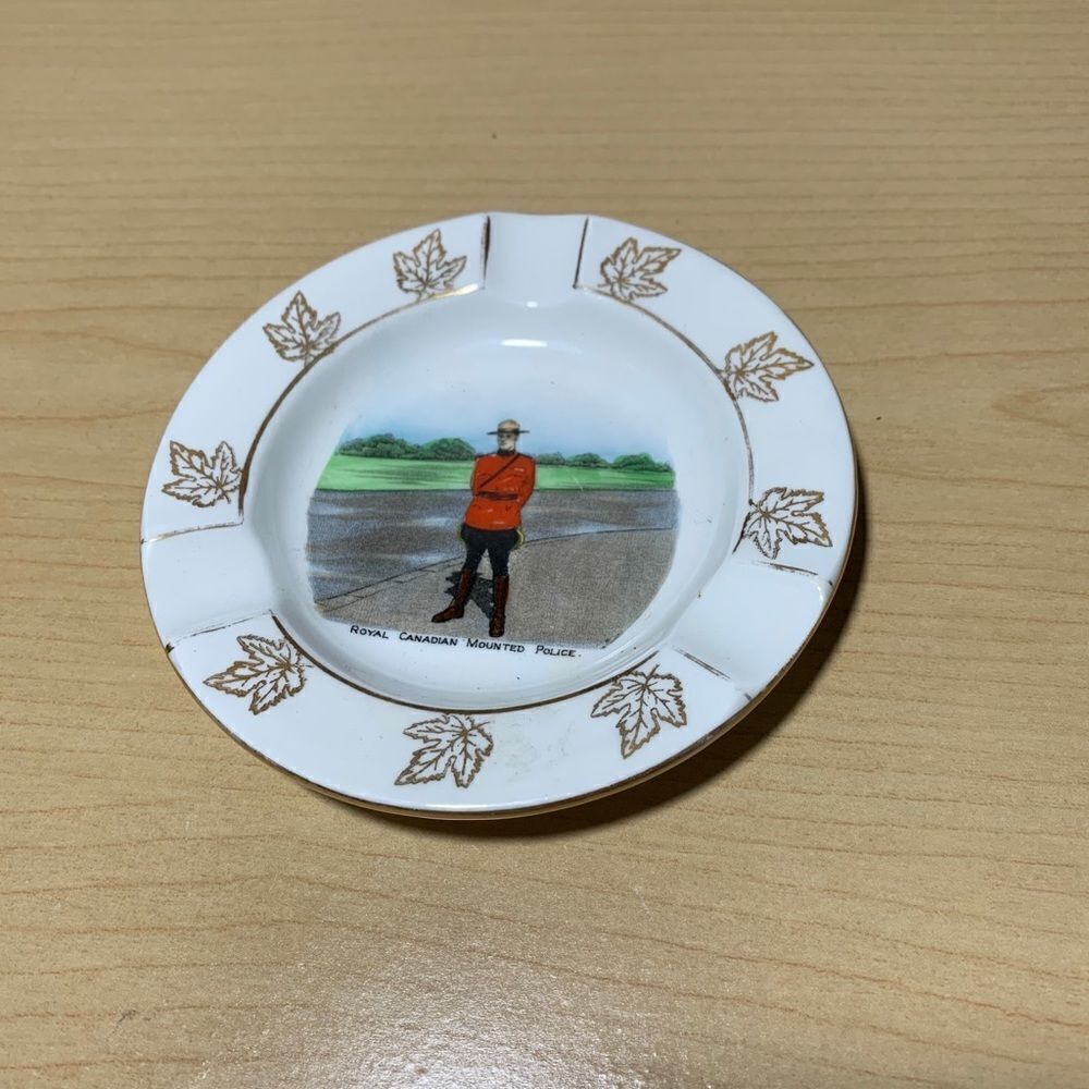 VTG Collingswood Royal Mounty Canada Ash Tray‎